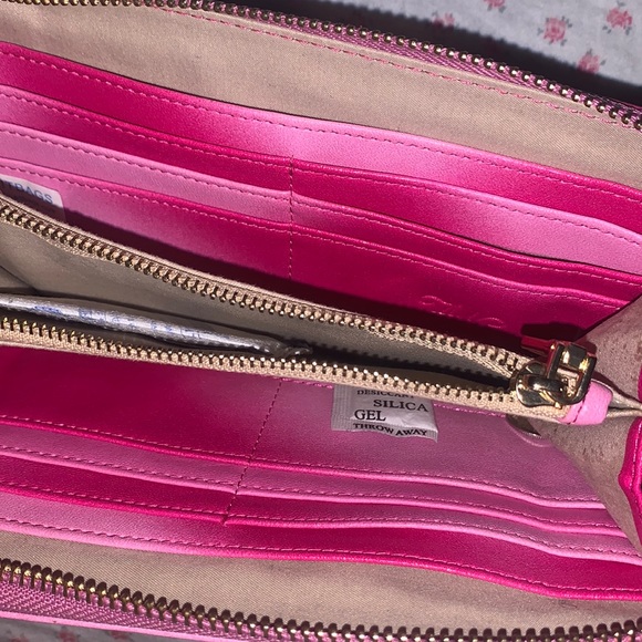 Super roomy/big and cute hot pink clutch wallet💓 - Picture 5 of 7